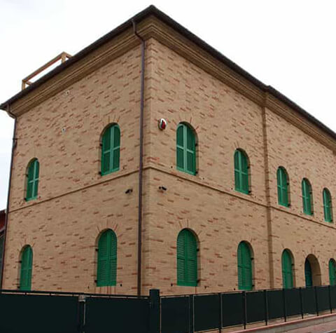 persiane-legno-persiane-e-sportelloni-picchietti-infissi